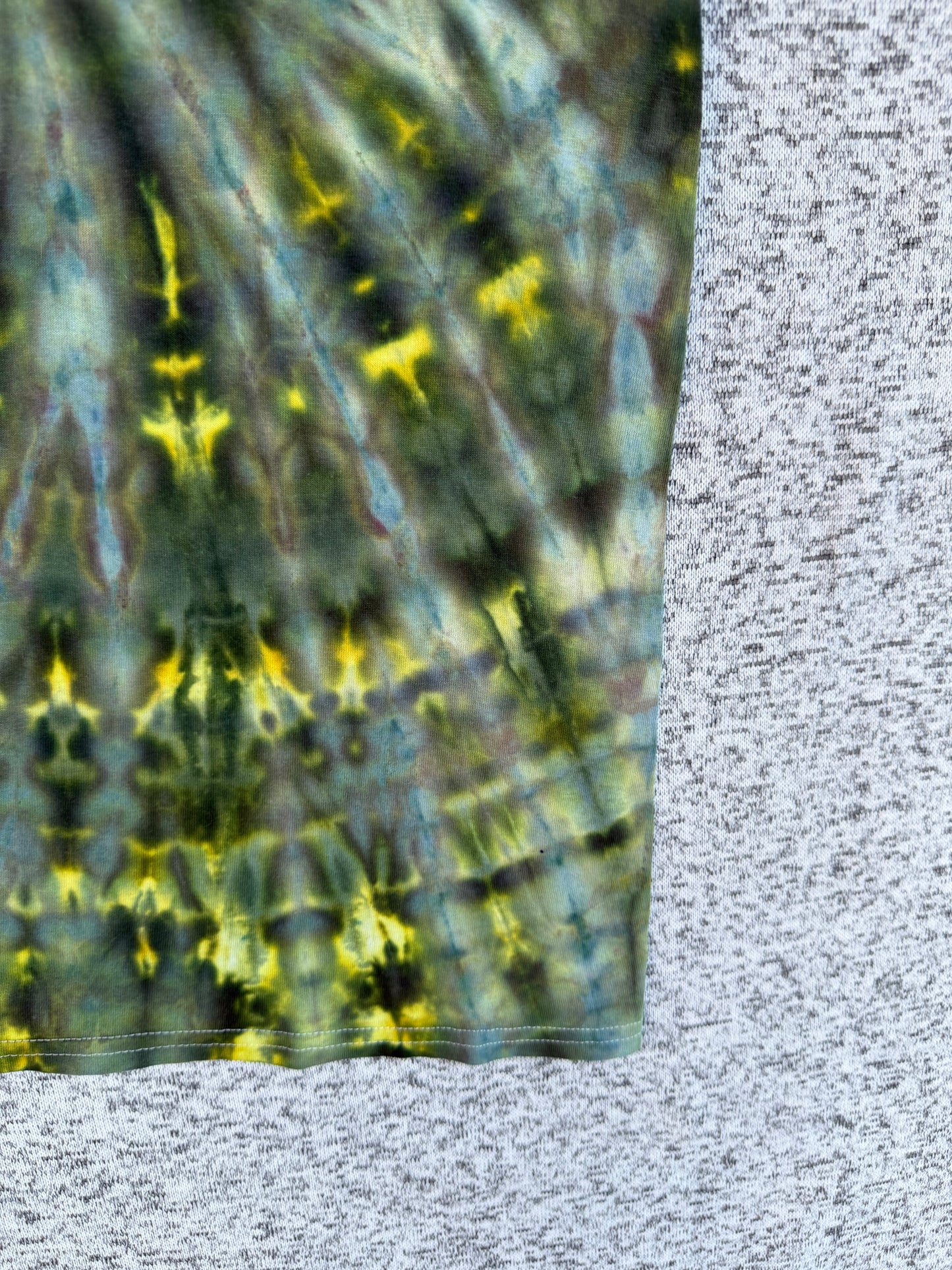 MHD Dark Green Yellow Spiral Ice Dye Tie Dye Short Sleeve Shirt 100% Cotton Size Medium