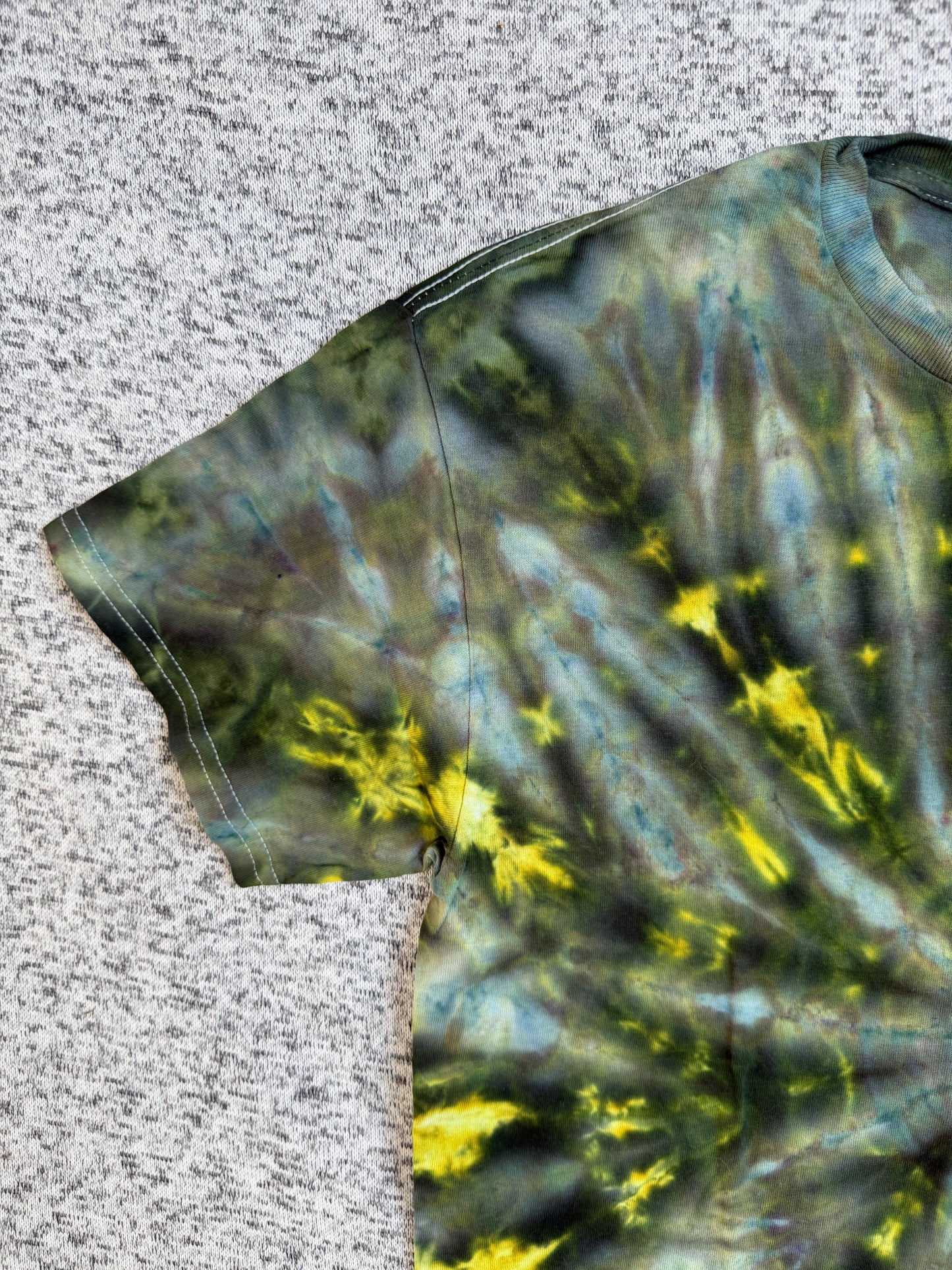 MHD Dark Green Yellow Spiral Ice Dye Tie Dye Short Sleeve Shirt 100% Cotton Size Medium